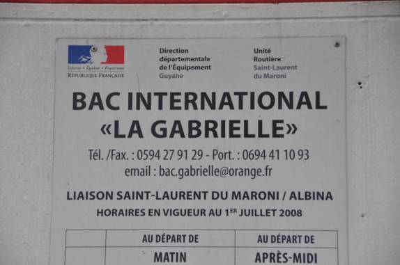 Barco Gabrielle, que faz a travessia entre a Guiana Francesa e o Suriname